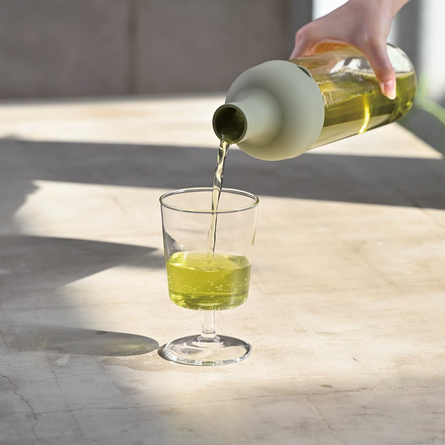 HARIO 750 ml capacity supports tea, cold brews, and infusions