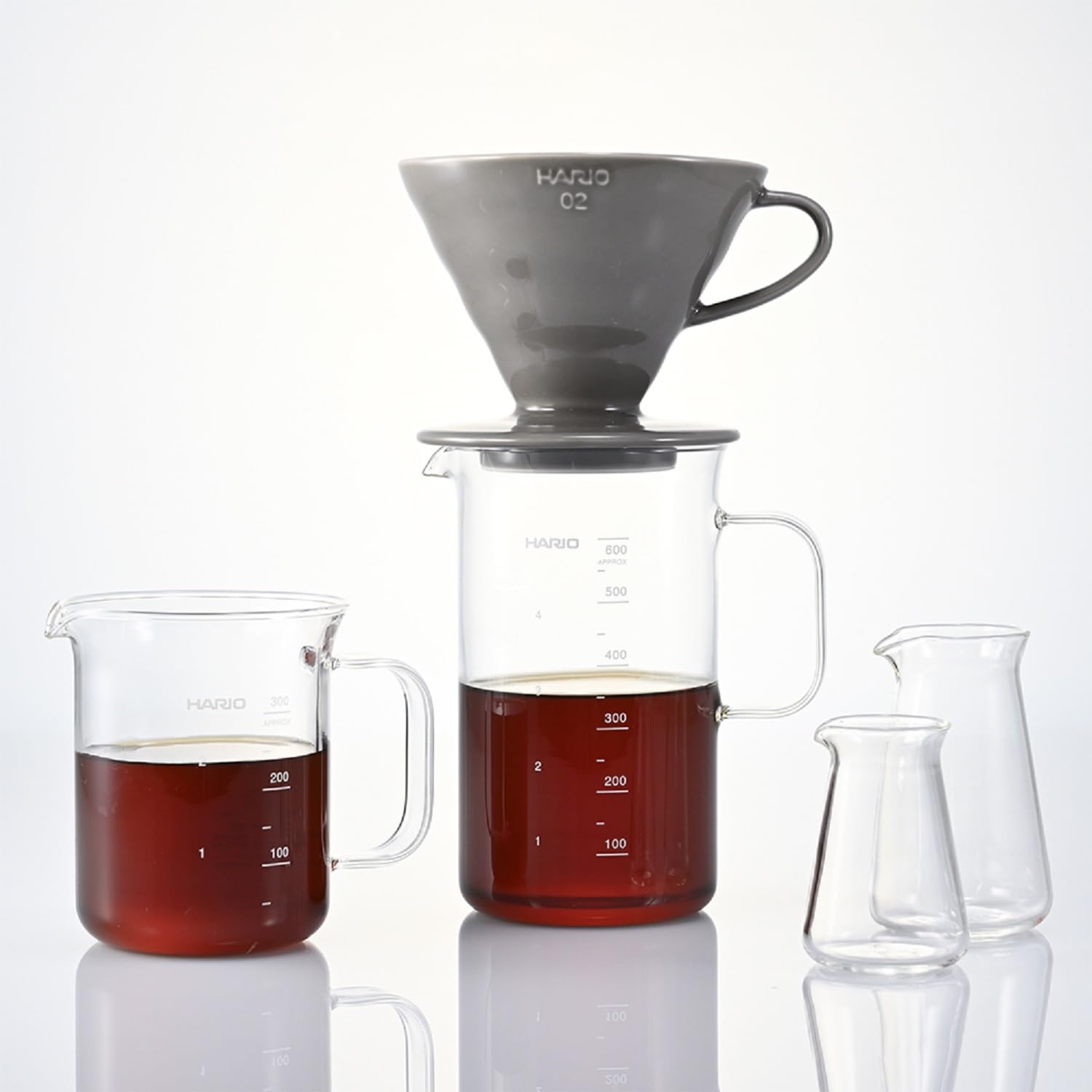 HARIO Beaker Server 300ml heatproof glass suitable for hot or cold drinks.