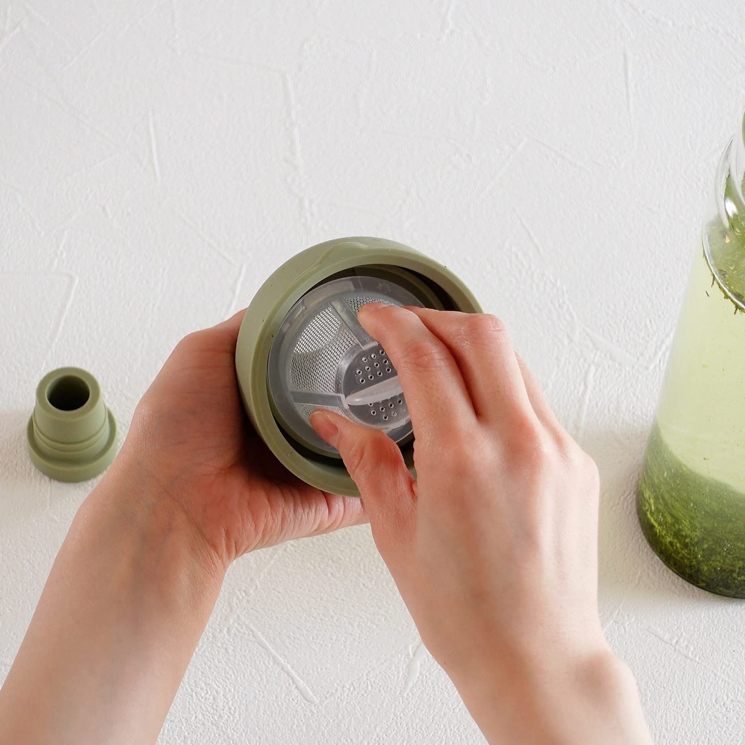 HARIO bottle spout and silicone stopper enable easy, leak-free pouring