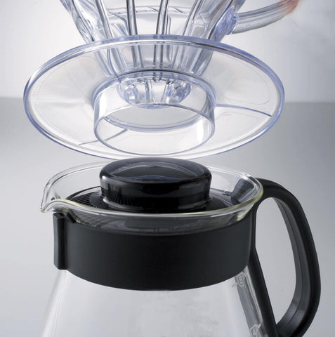 Hario V60 glass coffee server 600ml with lid on shows microwave-safe design