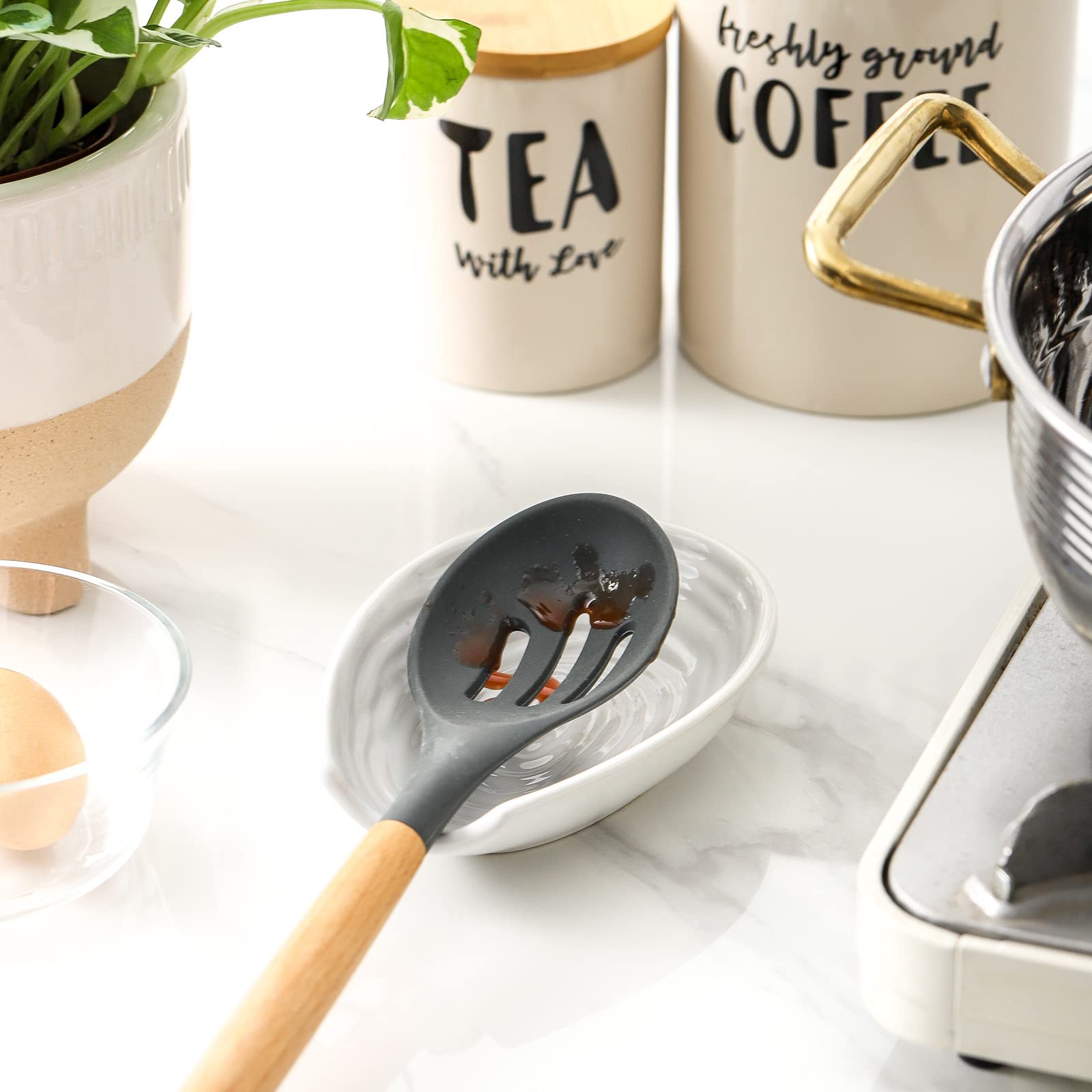 Hasense dishwasher-safe spoon rest preserves a tidy kitchen.