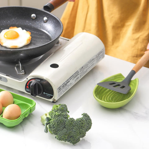 Hasense spoon rest makes a thoughtful housewarming or holiday gift for cooks.