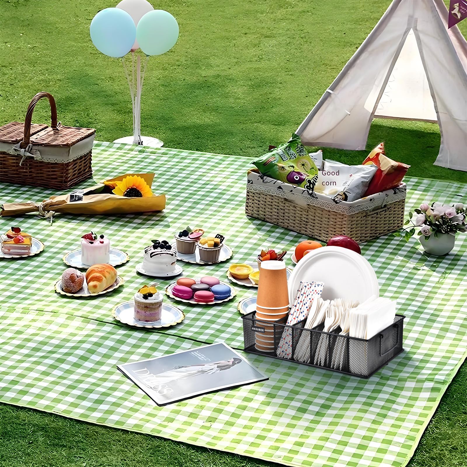 Hasuber camping and picnic organizer simplifies outdoor meals with ready-to-access essentials.