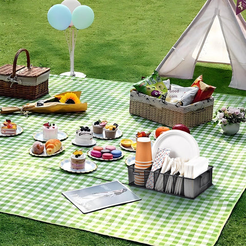 Hasuber camping and picnic organizer simplifies outdoor meals with ready-to-access essentials.