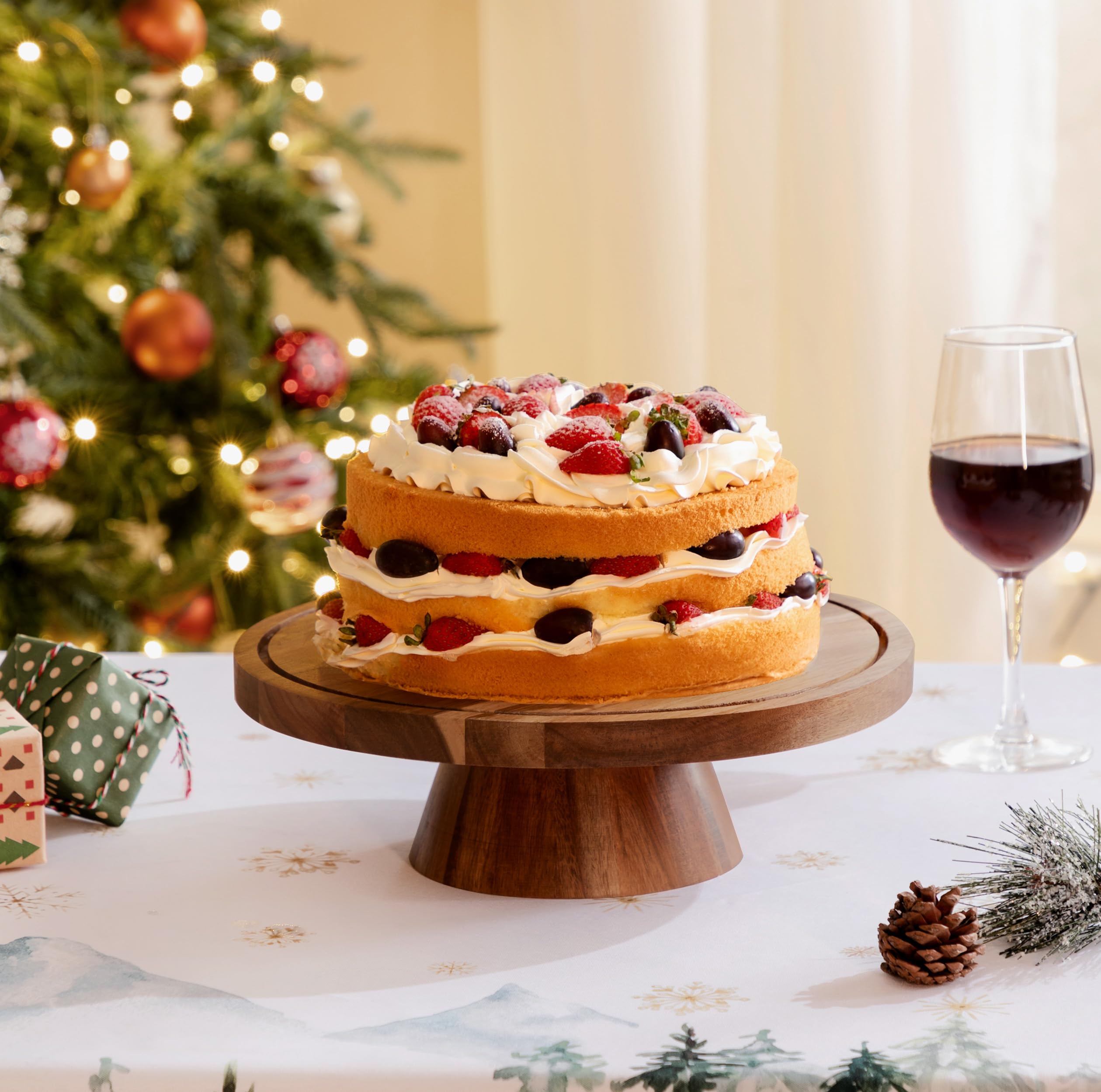 HBlife gift-worthy decor that showcases baked goods with warmth and clarity.