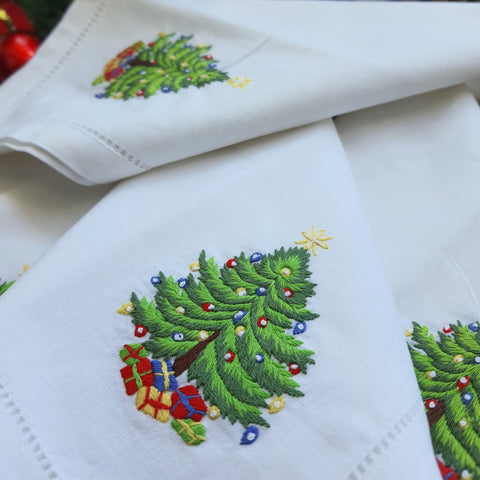HCRAFT 100% cotton napkins offer soft, durable fabric for daily use.