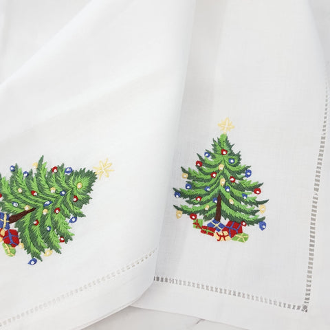 HCRAFT Christmas table design napkins add seasonal charm.