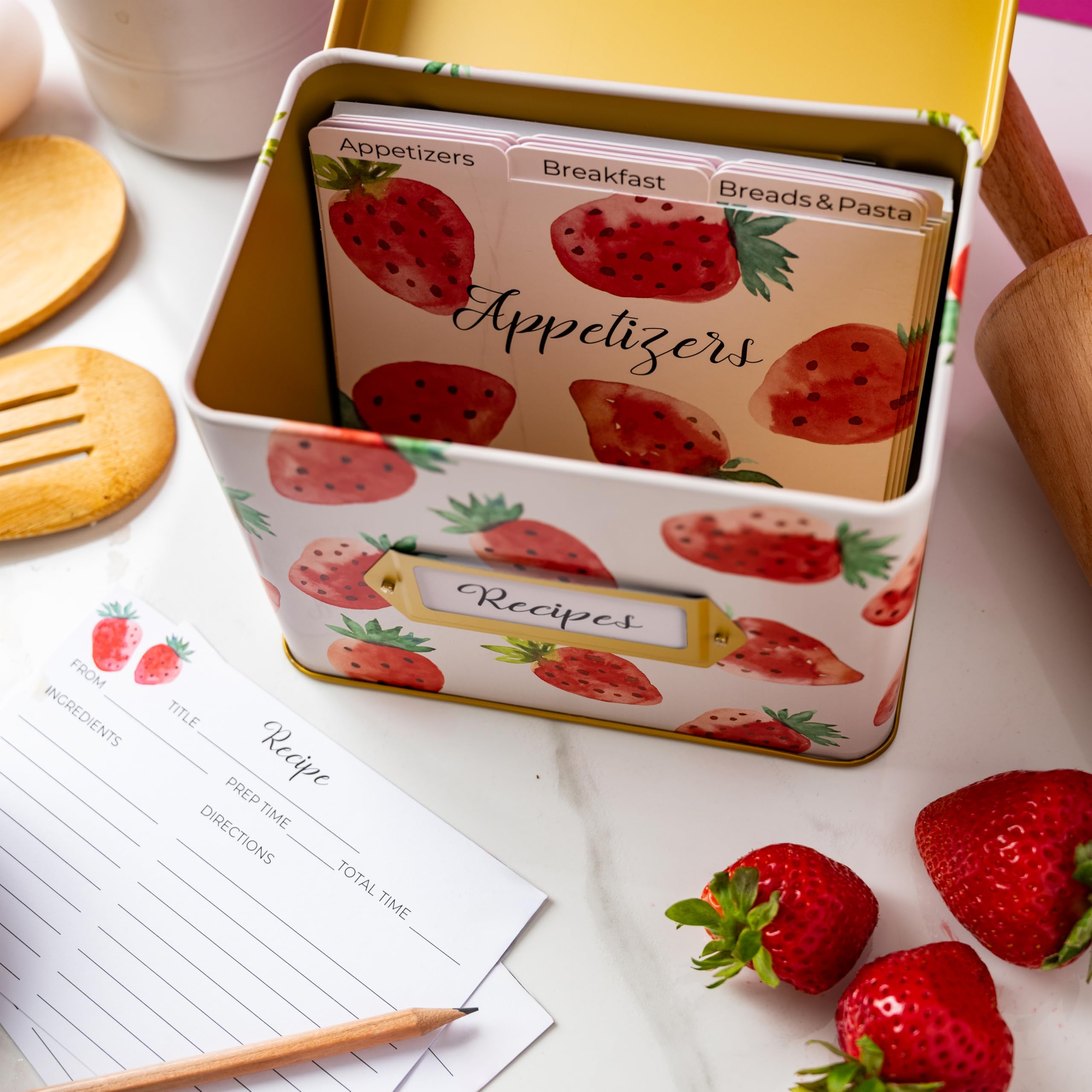 Heart & Berry strawberry recipe box with lid closed for safe recipe protection
