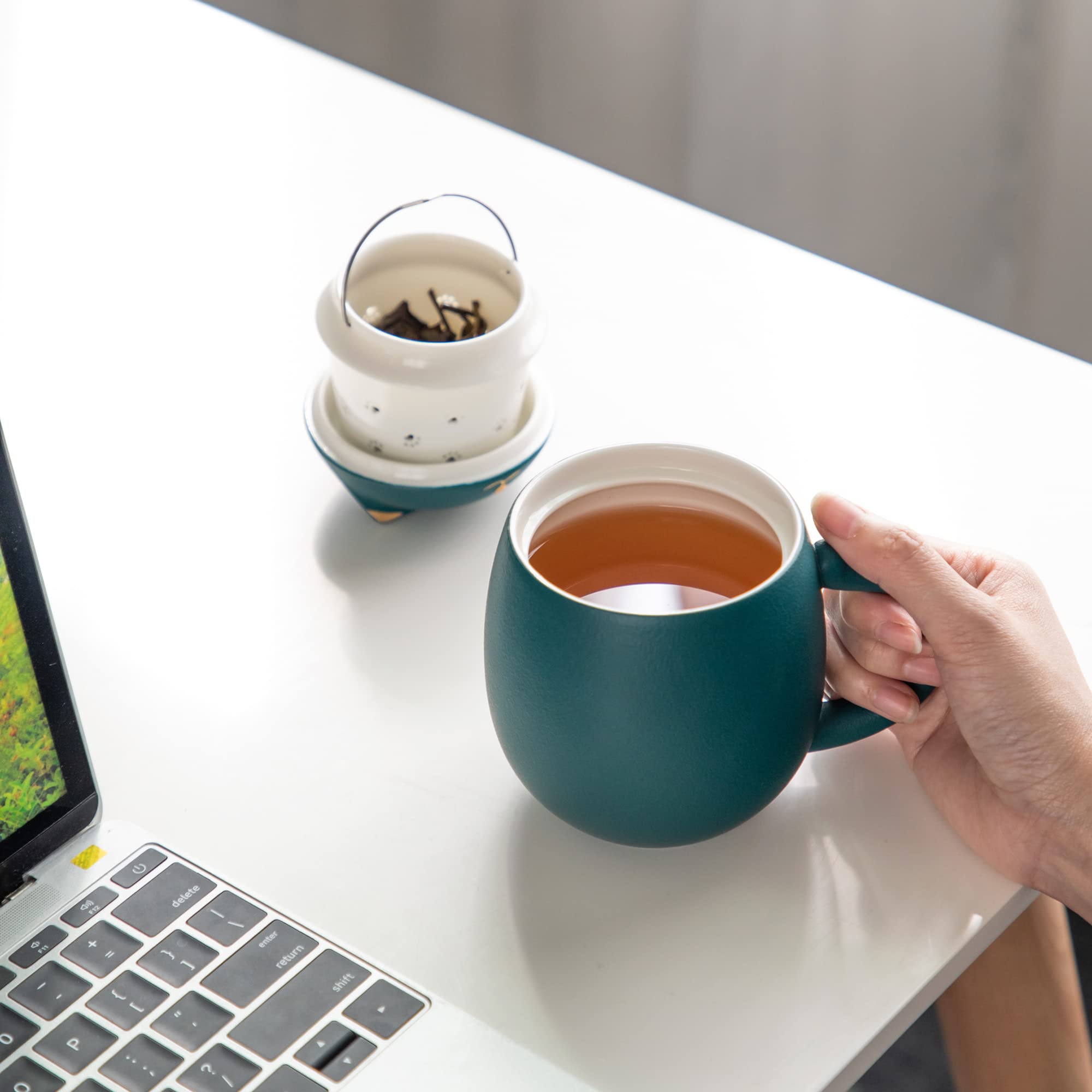 HEER cat tea cup 400 ml capacity suits tea, herbal blends, or coffee.