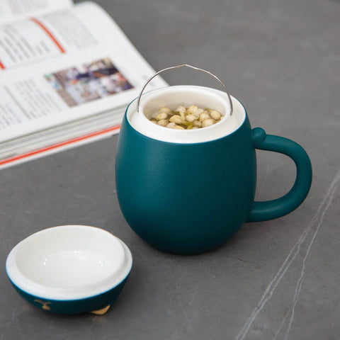 HEER cat tea cup cat-tail handle provides a comfortable, heat-safe grip.
