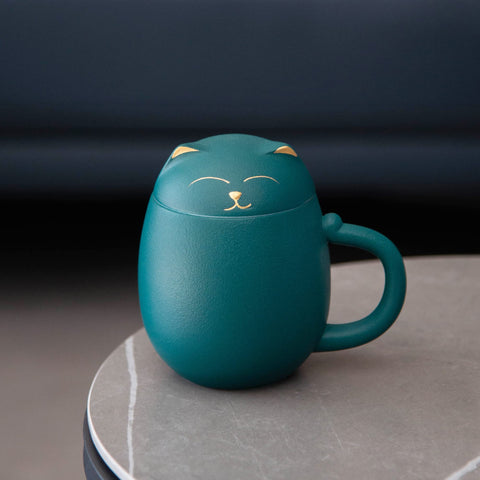 HEER cat tea cup lid doubles as a convenient drip tray.