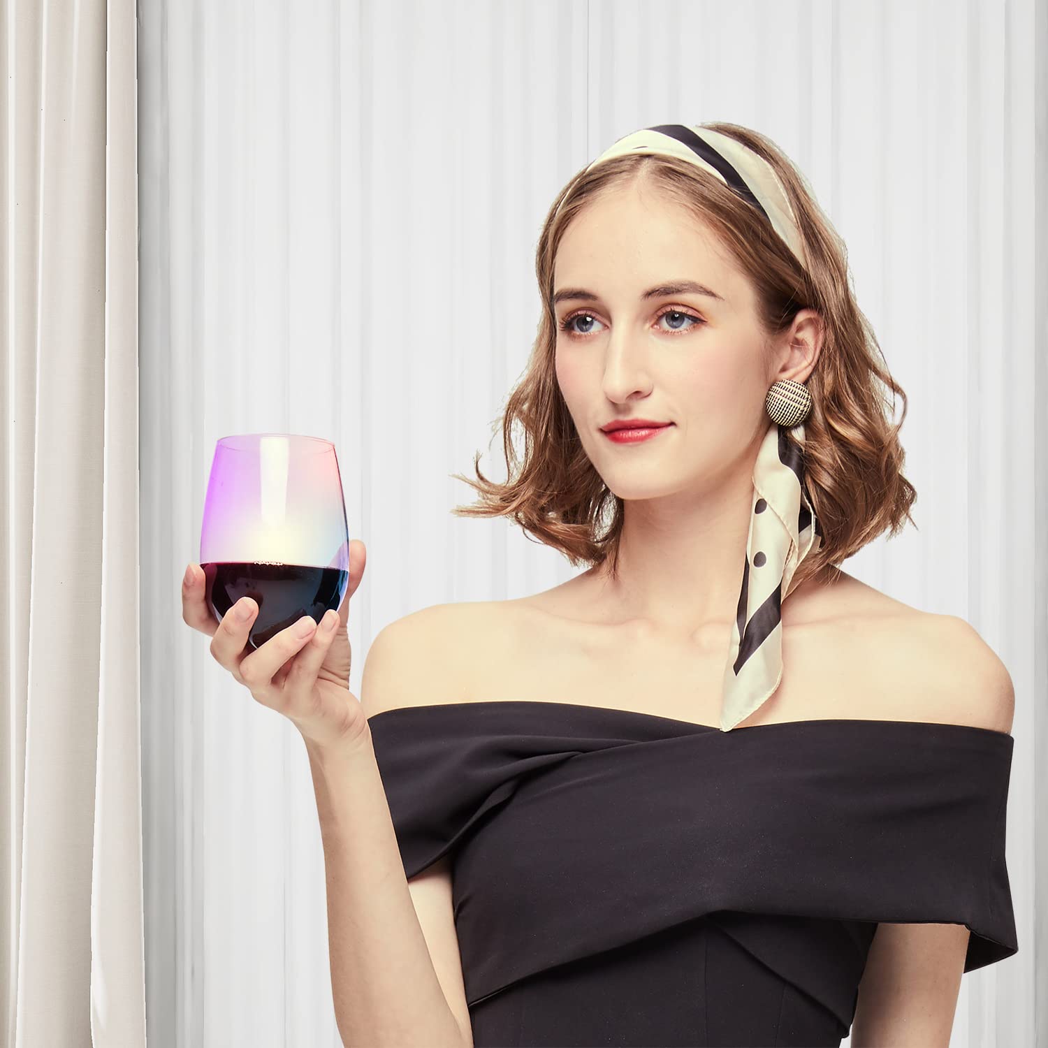 HELLWANG large 15 oz capacity suits generous pours for red or white.