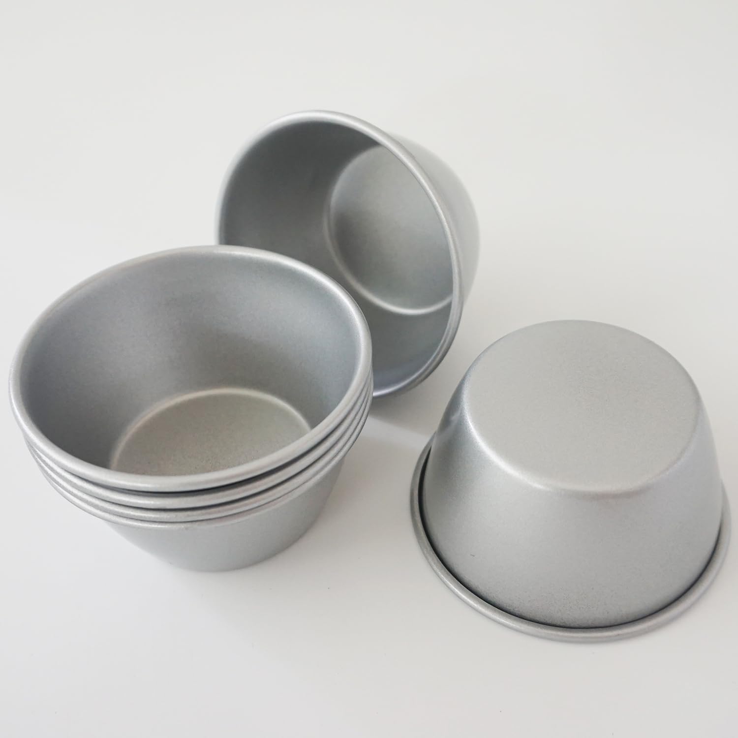 Heluok nonstick pudding mould with smooth surface for easy release.