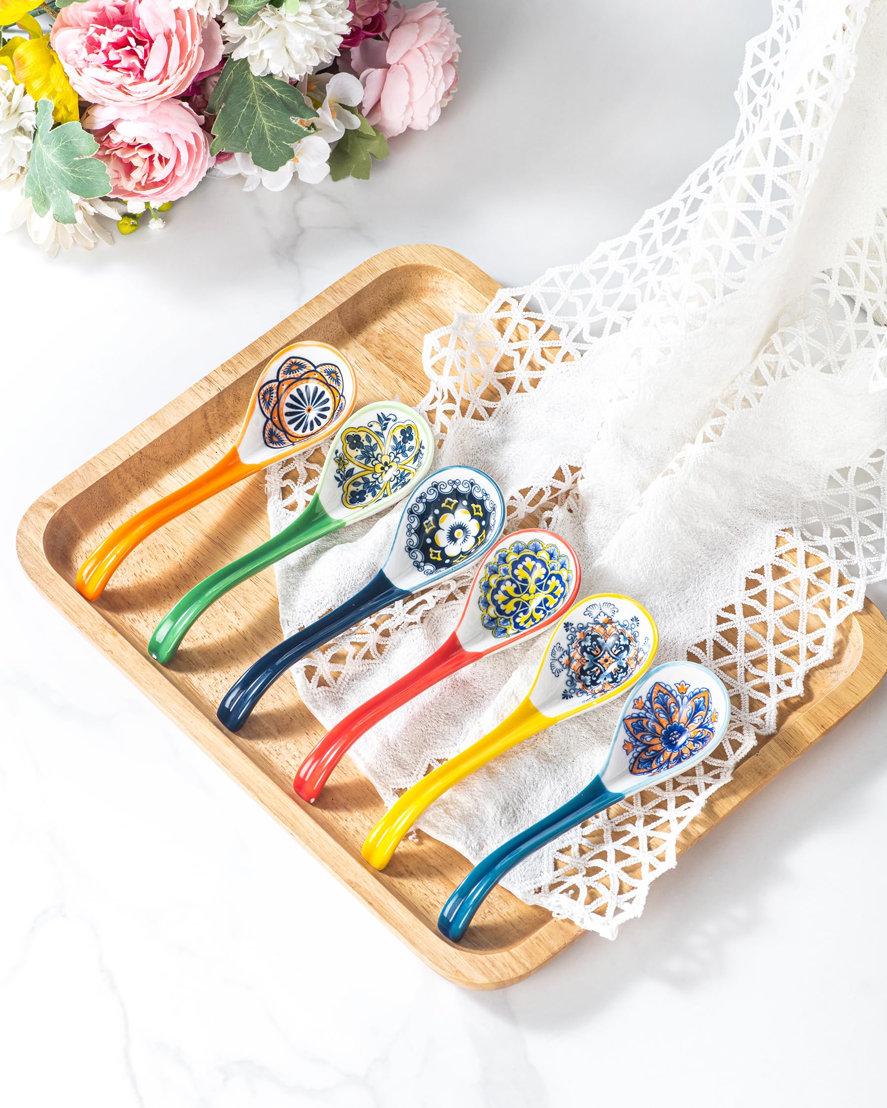 Lead-free porcelain spoon by HENXFEN LEAD with colorful patterns.