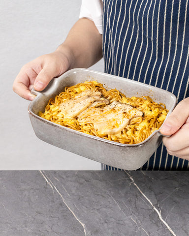 HENXFEN LEAD stackable bakeware save cabinet space.