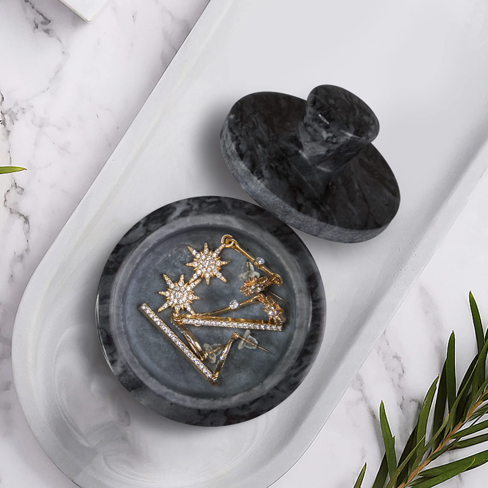 HESHIBI marble salt and pepper bowls set displayed together with a stylish arrangement.