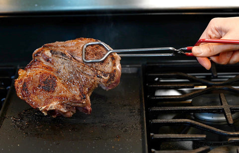 Hiash 10-Inch tongs’ red grip enhances comfort and control for long cooks.