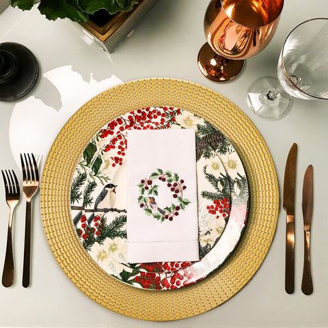 Hiceeden durable plastic charger plates protect table linen