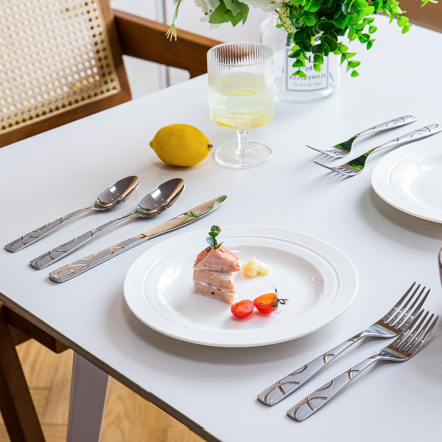 HIKAA dishwasher-safe silverware set highlighting easy cleanup after meals