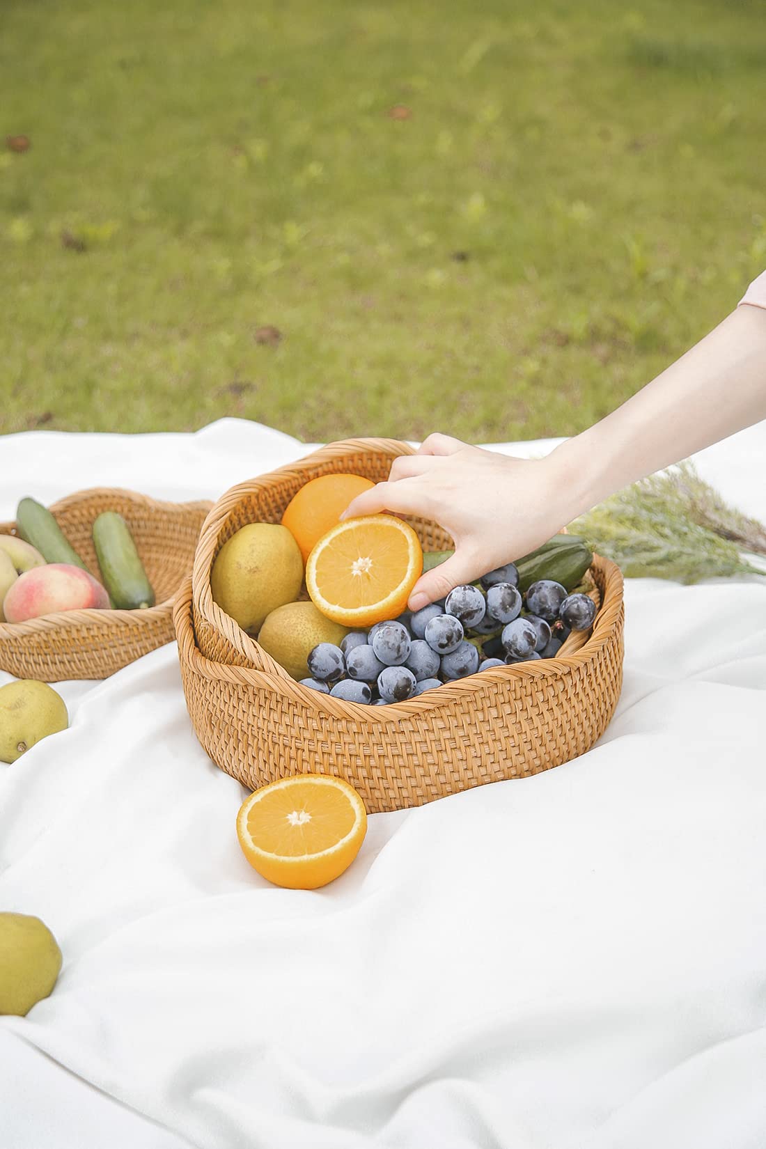 HITOMEN fruit basket round medium displays fruit neatly for easy access.