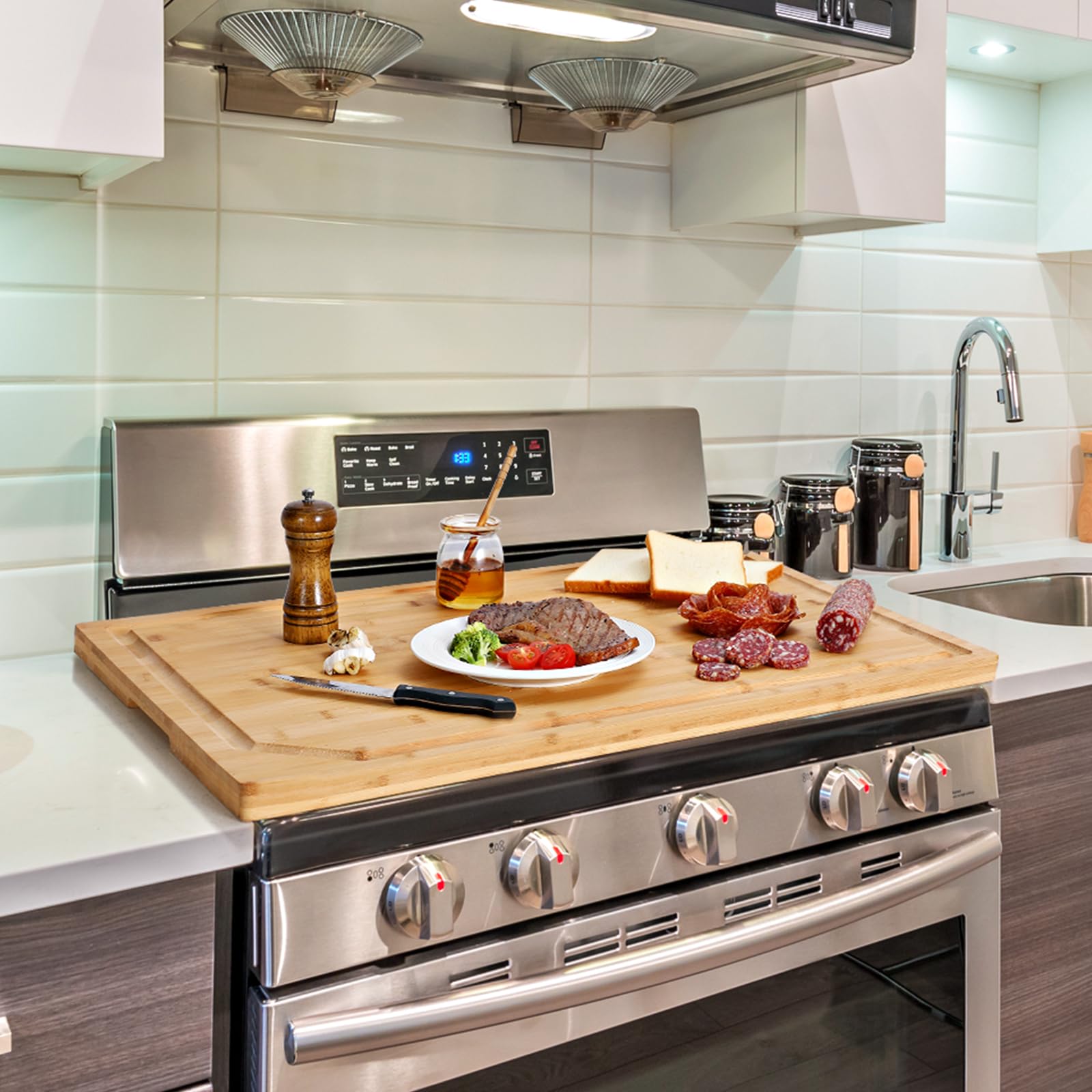 HIWARE pre-oiled cutting board ready for immediate kitchen use.