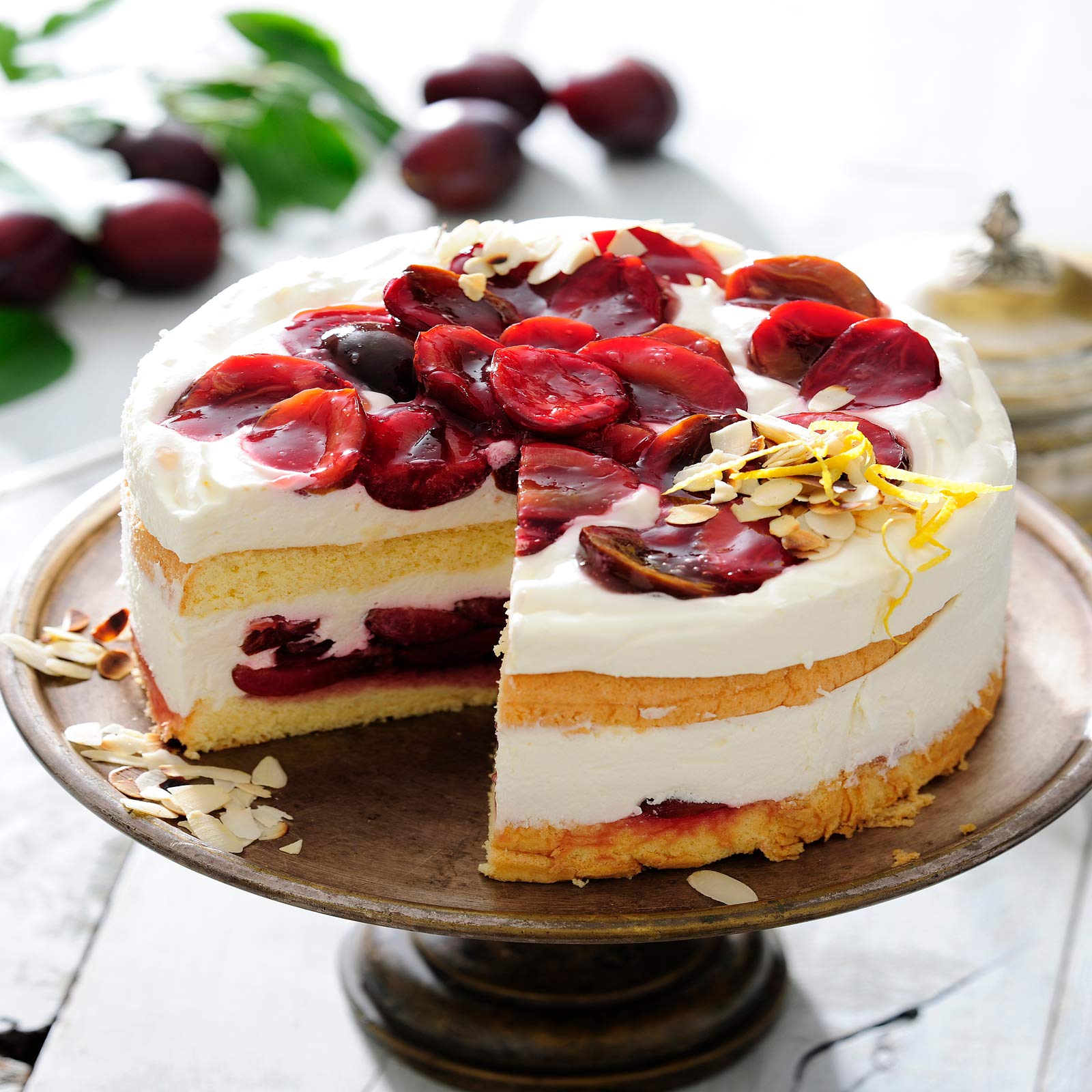 HIWARE reinforced wire rod pan prevents warping during baking sessions