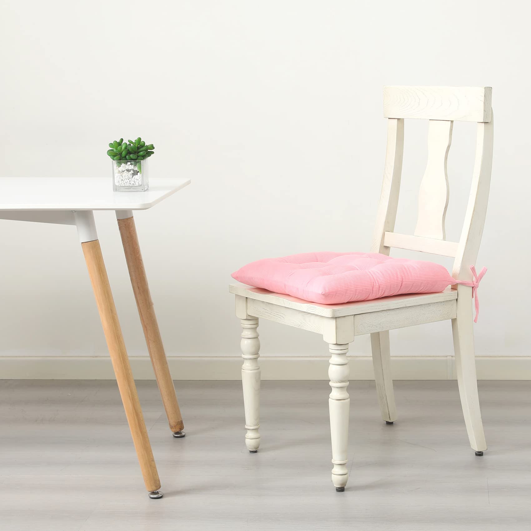 HLOVME pink cushion suited for kids reading nook