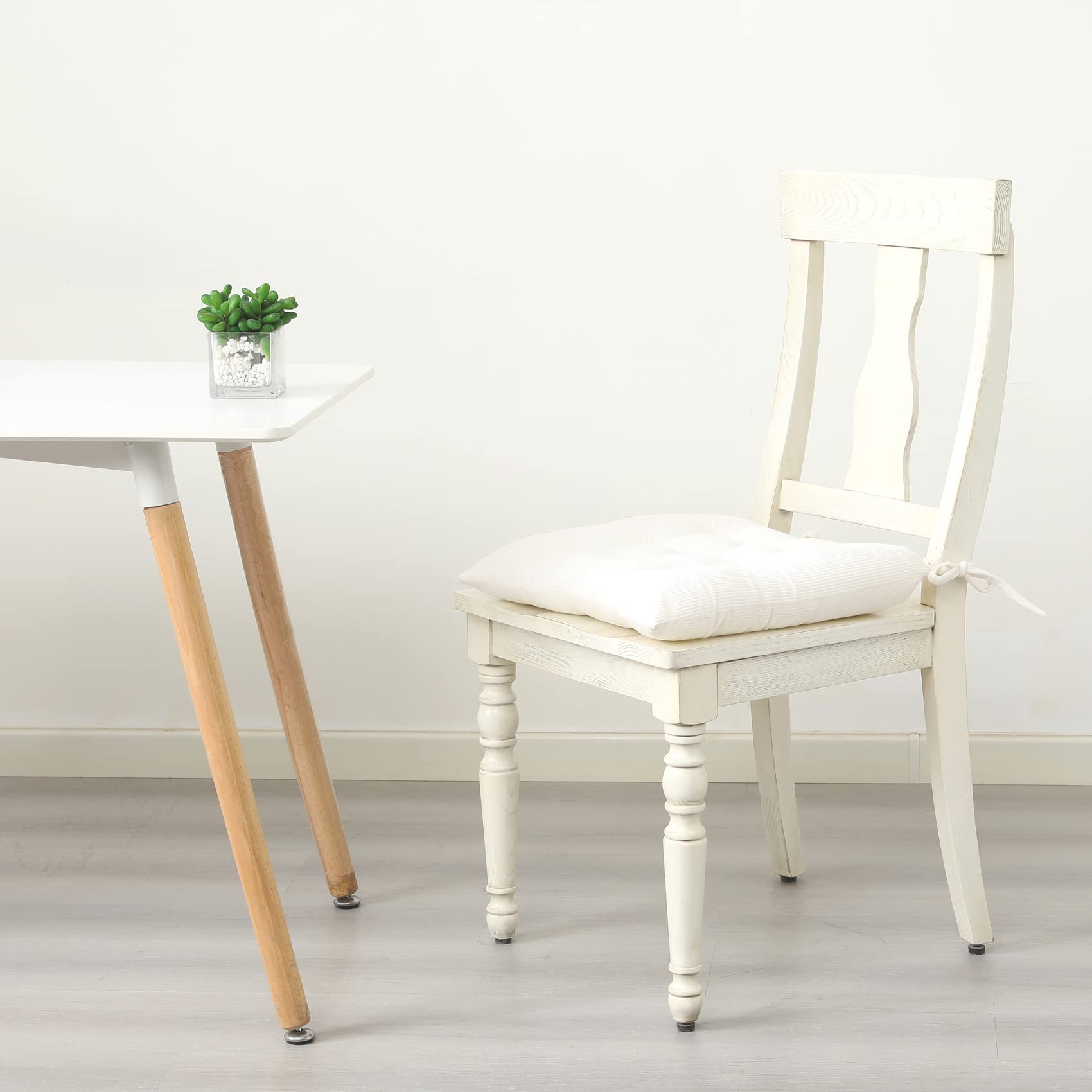 HLOVME thick 7 cm padding for extra comfort on floors.