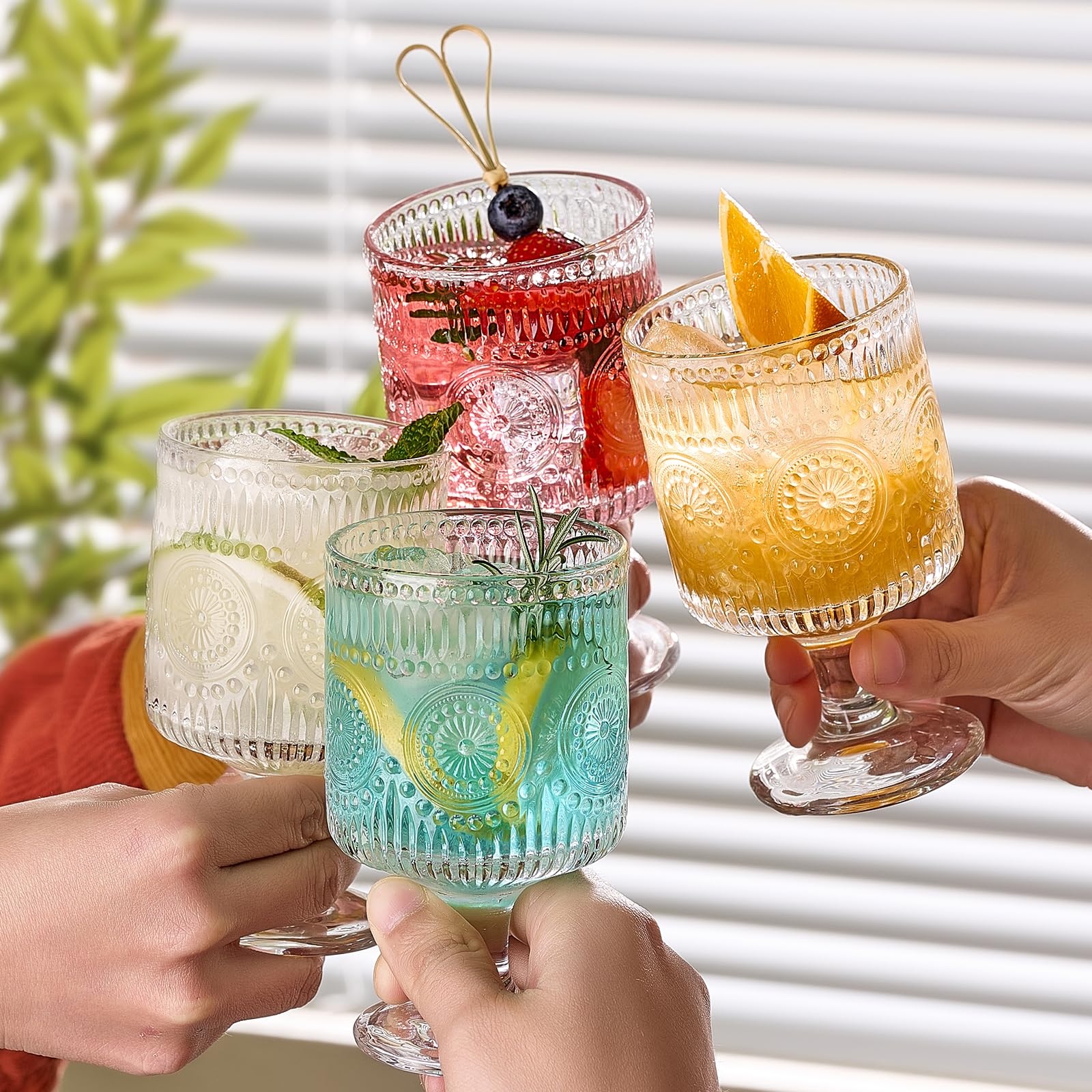 Hlukana bar tumbler offers crystal clarity for beverages during entertaining