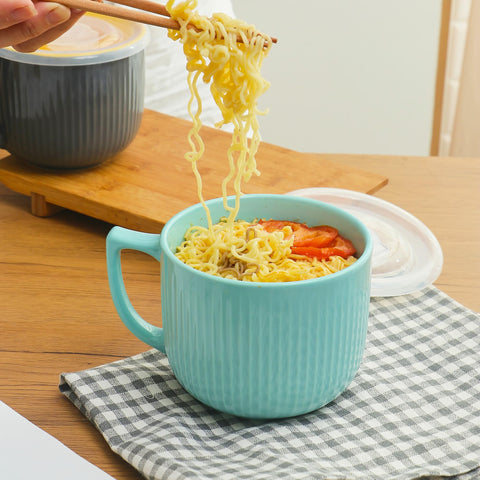 Hoilse leftovers storage bowl blue with lid for convenient reheat.
