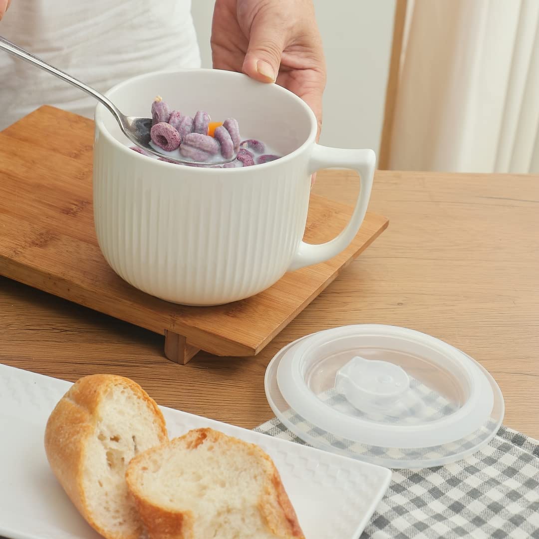 Hoilse picnic-ready container for meals on the go.