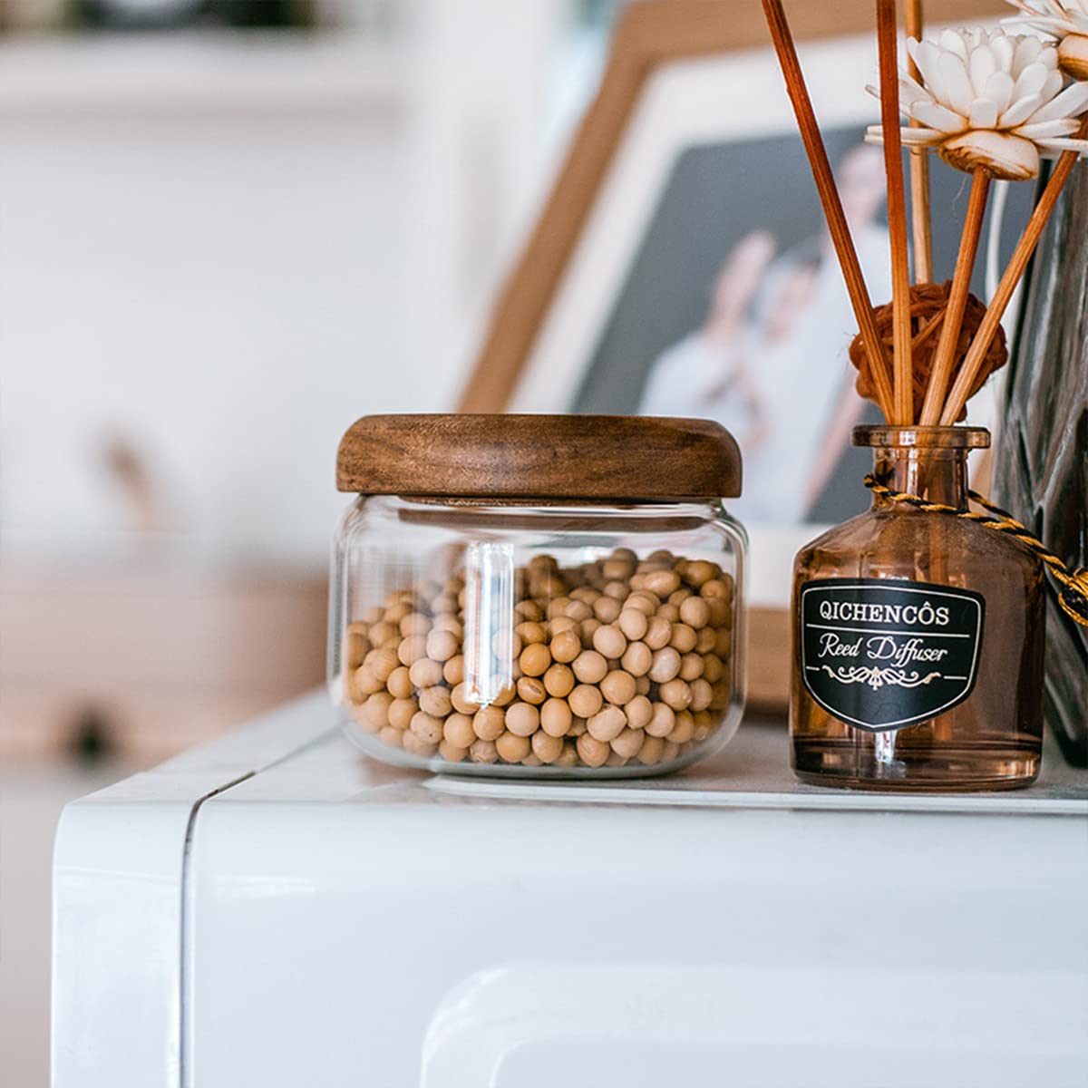 HolaJia wooden lid airtight glass jar for long-lasting freshness and dust protection.