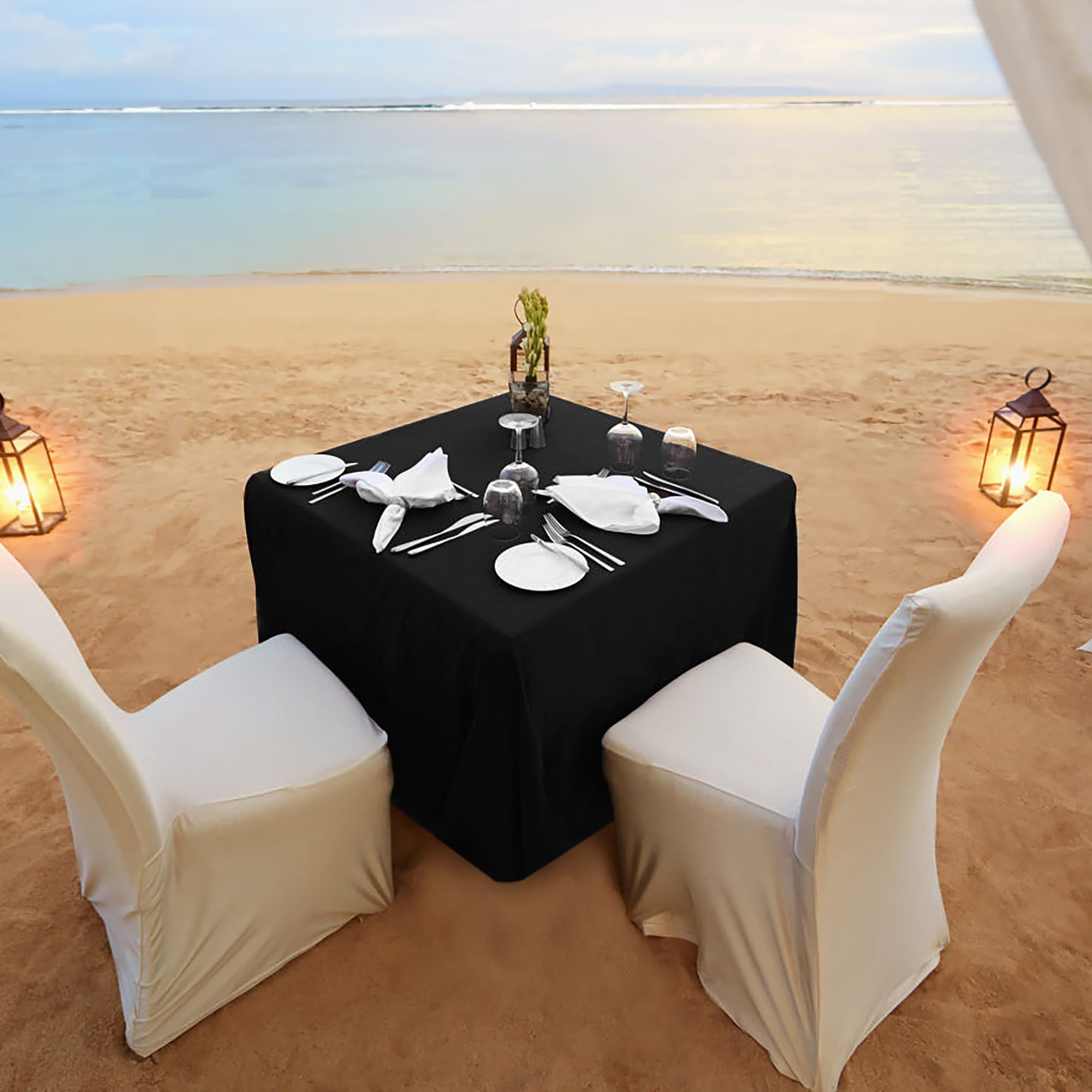 HolidayIdeas taut-fit design conceals table legs and under-table clutter.