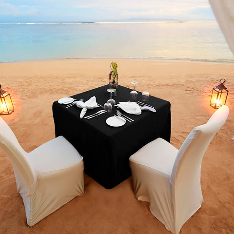HolidayIdeas taut-fit design conceals table legs and under-table clutter.