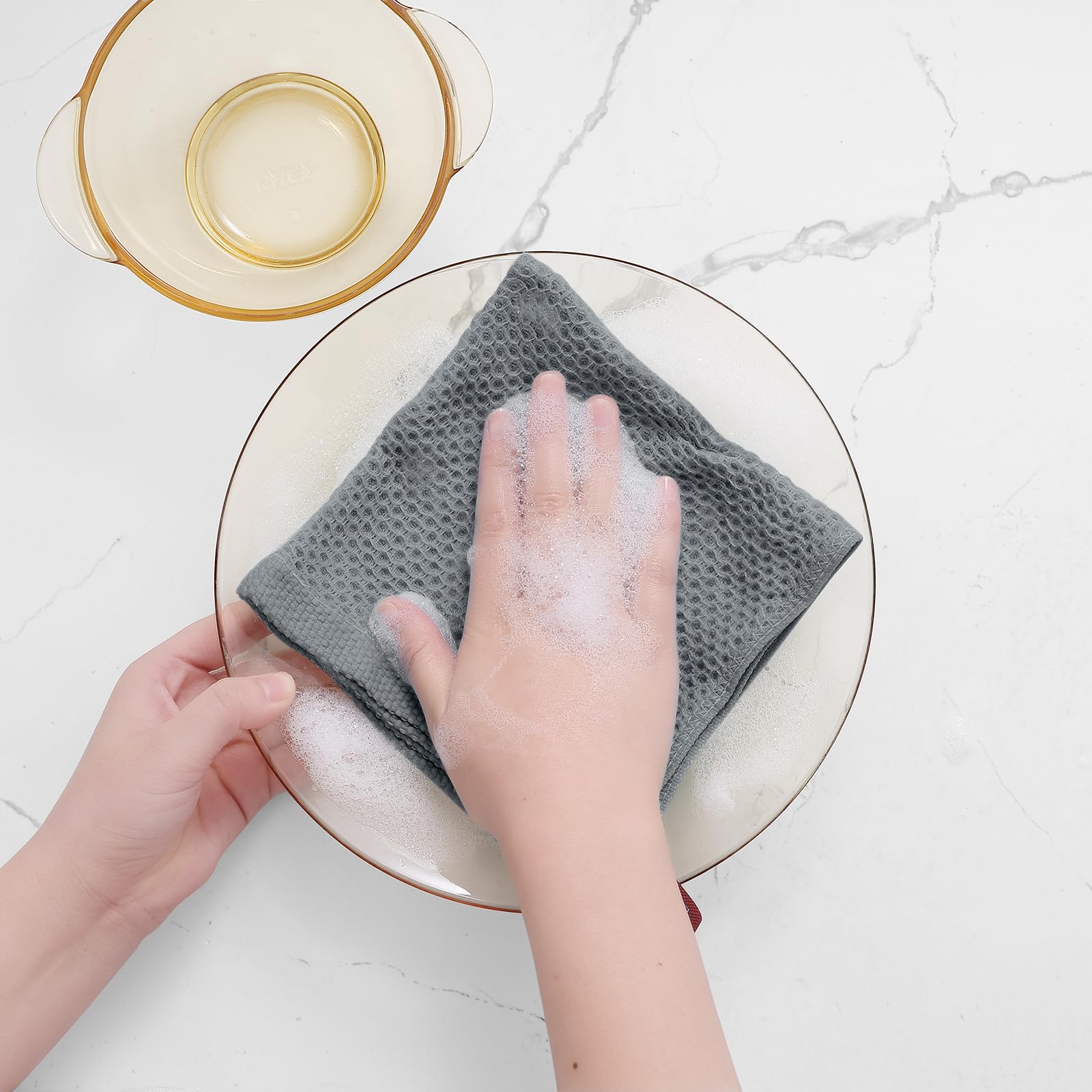Homaxy 6-pack cotton dish cloths offer color coordination in busy kitchens.