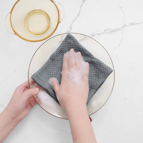 Homaxy 6-pack cotton dish cloths offer color coordination in busy kitchens.