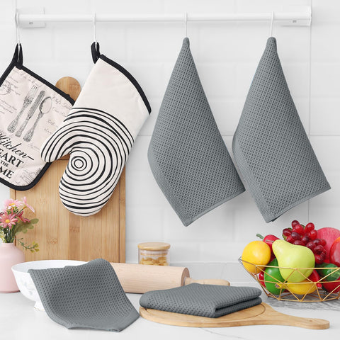 Homaxy absorbent dish cloth absorbs spills while remaining gentle on surfaces.