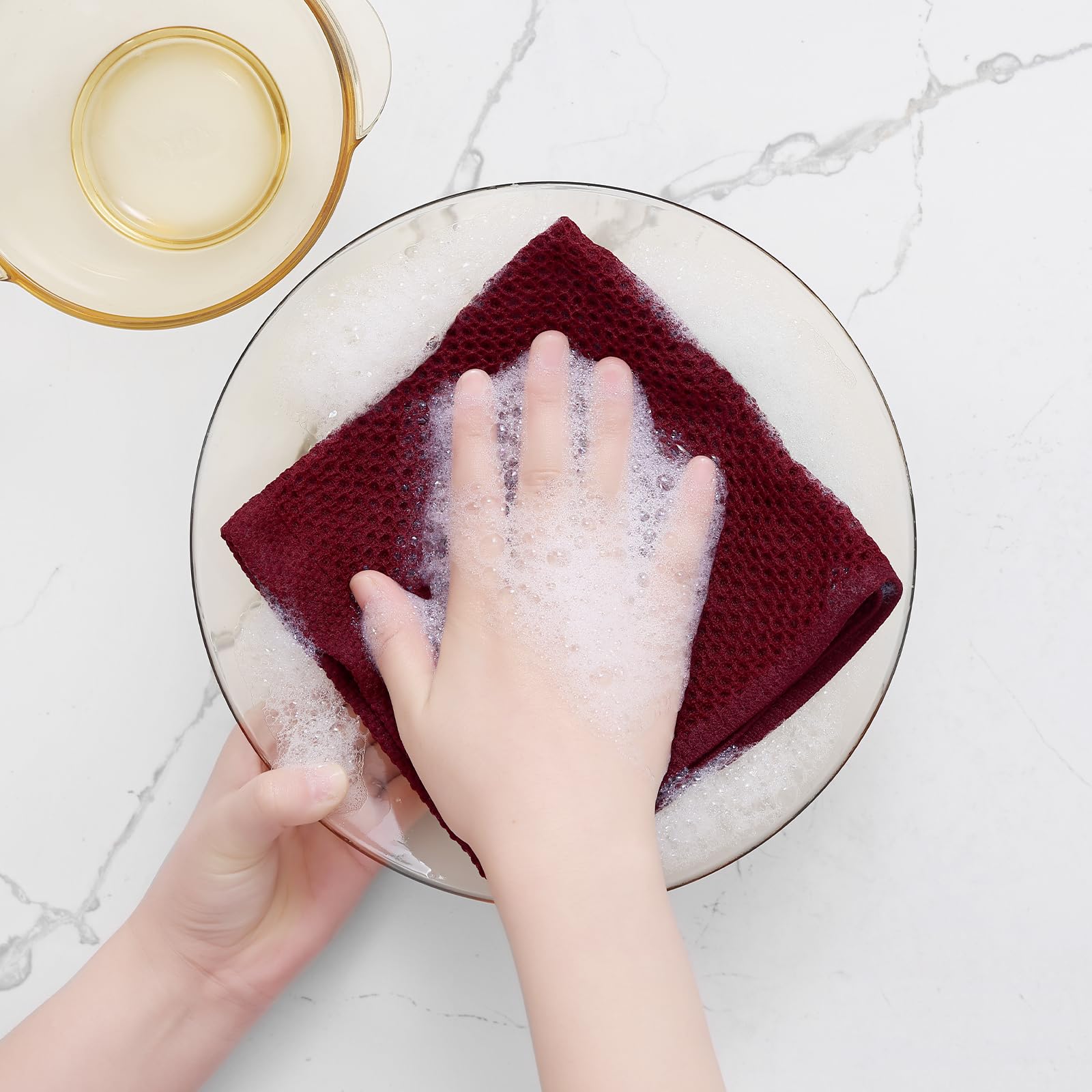 Homaxy waffle dishcloths are lightweight and highly absorbent for quick drying.