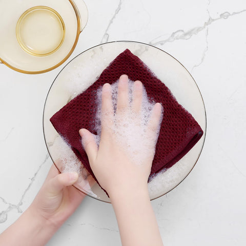 Homaxy waffle dishcloths are lightweight and highly absorbent for quick drying.