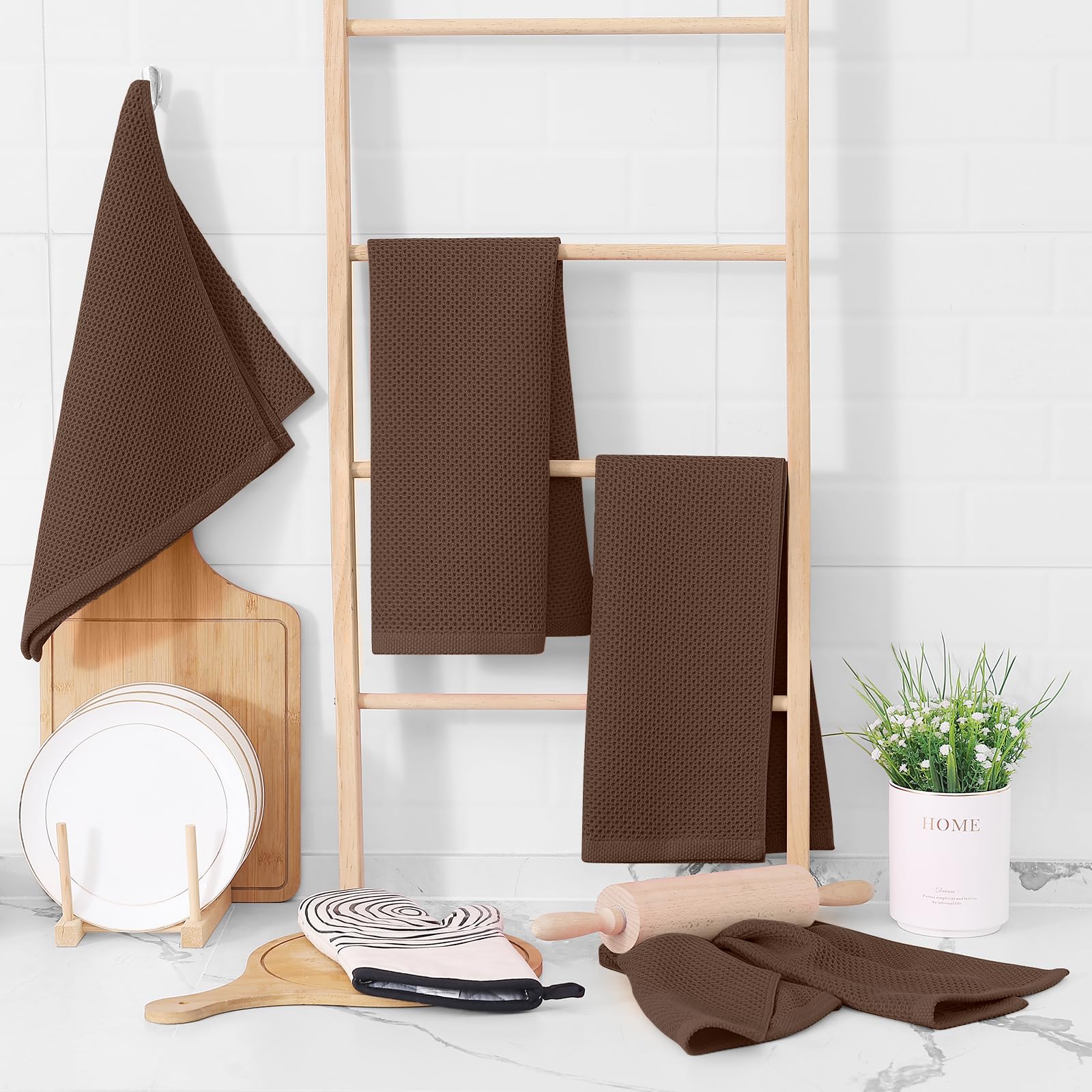 Homaxy dish towels guard delicate dinnerware while absorbing spills with a soft touch.