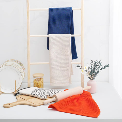 Homaxy navy blue color towel demonstrates versatile kitchen cleaning and drying.