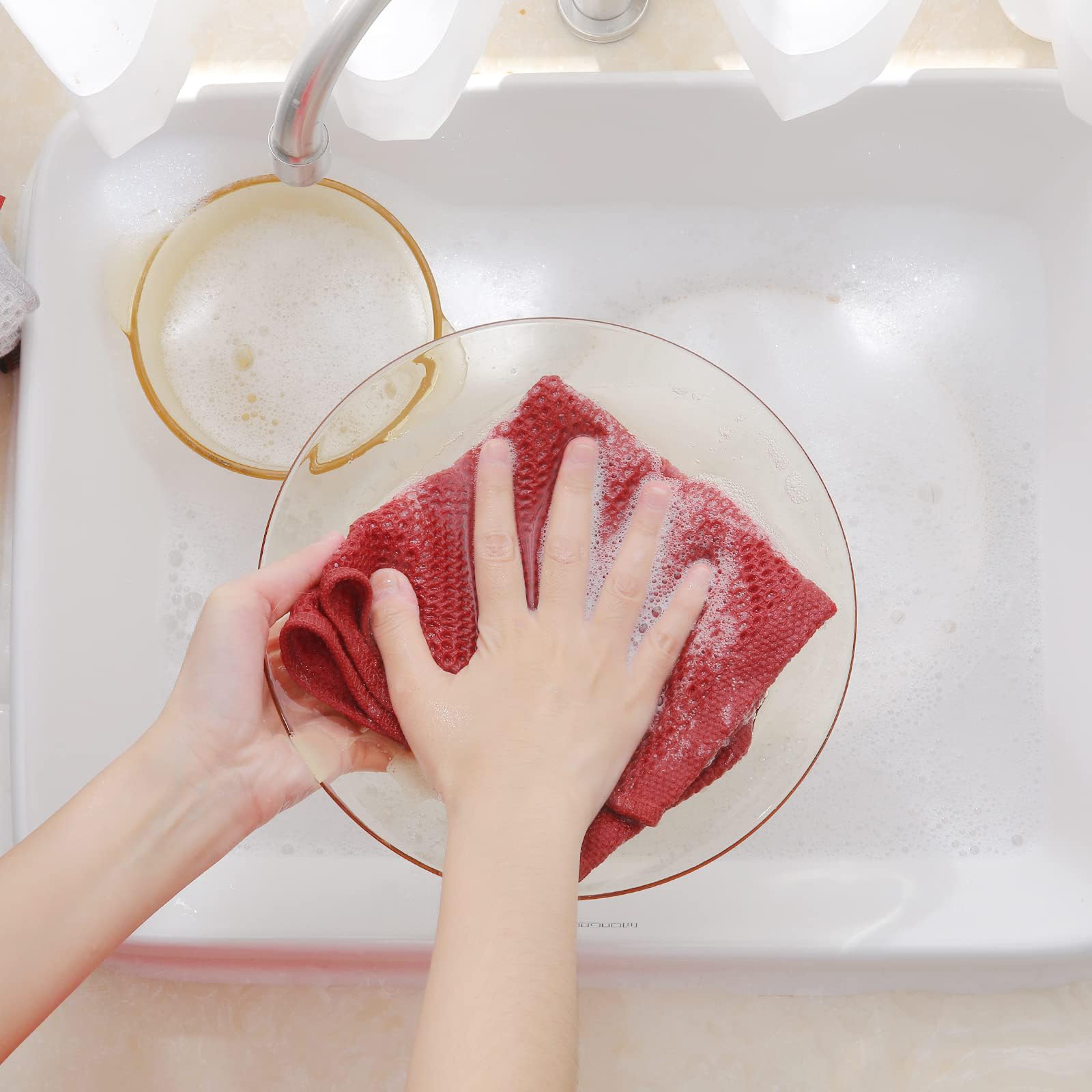 Homaxy dishcloth in use for drying dishes