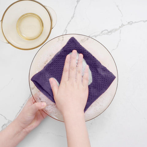 Homaxy eggplant waffle dishcloth detail showing honeycomb texture and edge stitching