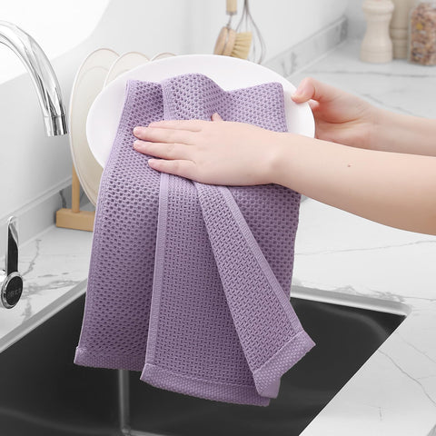 Homaxy quick-dry dish towels in use for wiping spills and drying cookware