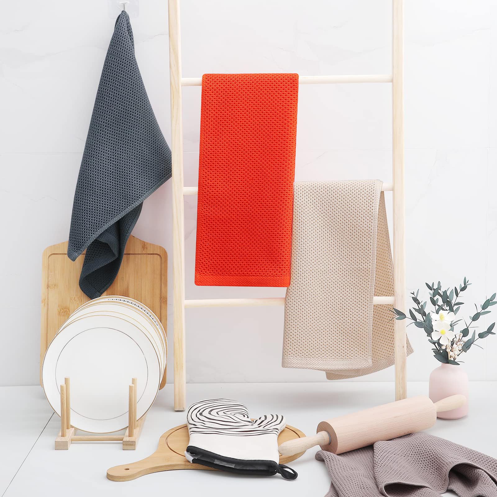 Soft, absorbent texture ideal for delicate cookware.