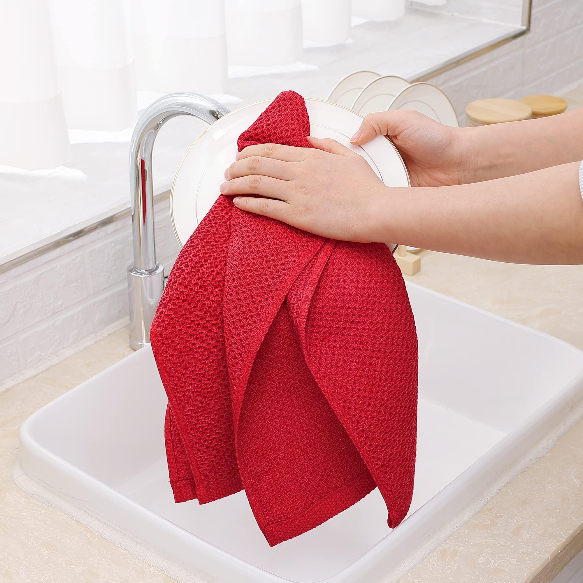 Homaxy waffle towels red honeycomb weave detail, highlighting breathable, lightweight design.