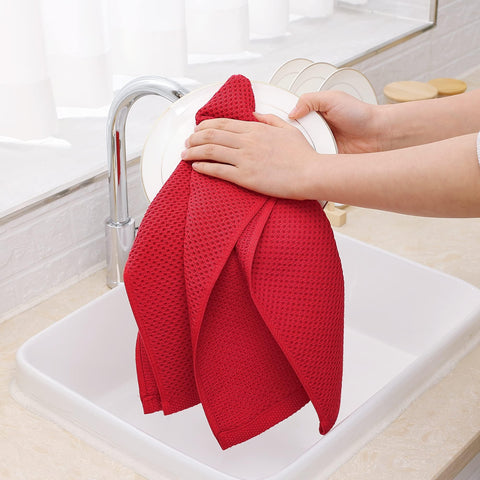 Homaxy waffle towels red honeycomb weave detail, highlighting breathable, lightweight design.