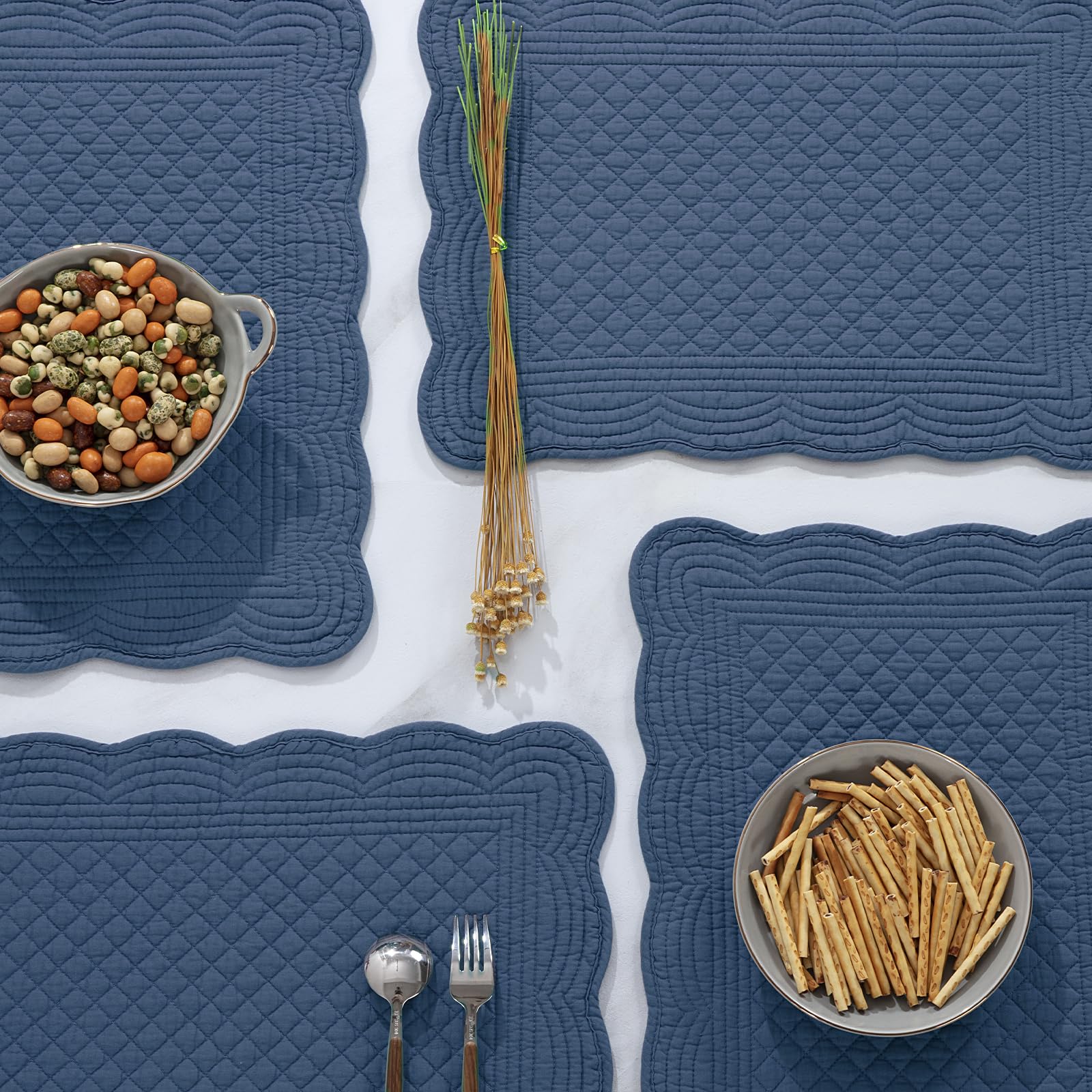 HOMBYS placemats feature heat-insulating double-layer protection