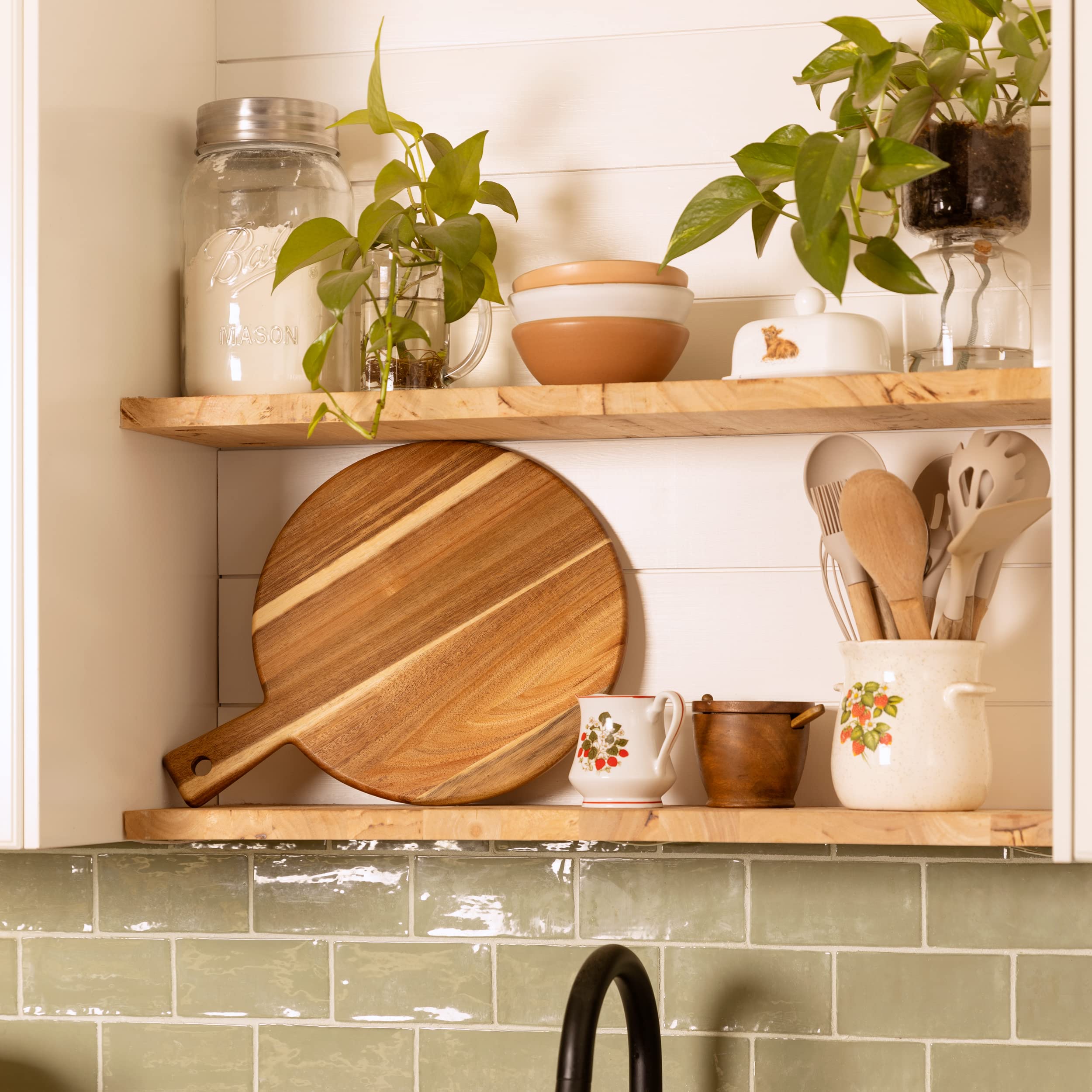 Home Beets acacia wood grain close-up, emphasizing natural strength and long-lasting use.