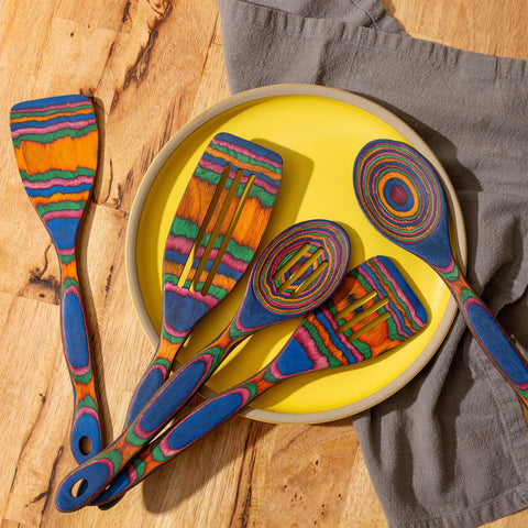 Home Beets easy-to-clean wooden utensils rinse and air-dry.